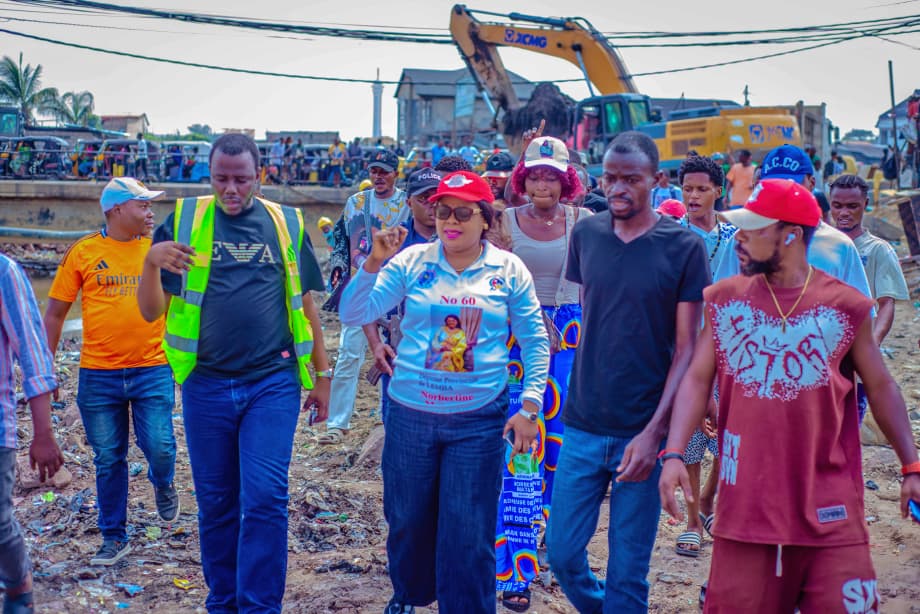 Norbertine Matanda lors d’une descente sur un site de travaux de canalisation